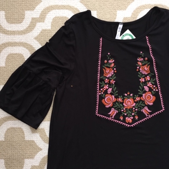 SPRING SALE 🛍 Boho Top with Ruffle Sleeves - Picture 3 of 5